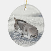 Cute Grey Baby Donkey Foal in sneeuw Keramisch Ornament (Links)