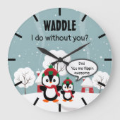 Cute Grey Baby pinguin in wintersneeuw Grote Klok (Voorkant)