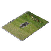 Cute Grey Boerderij Cat Racing Over Green Grass Fo Notitieboek (Linkerzijde)