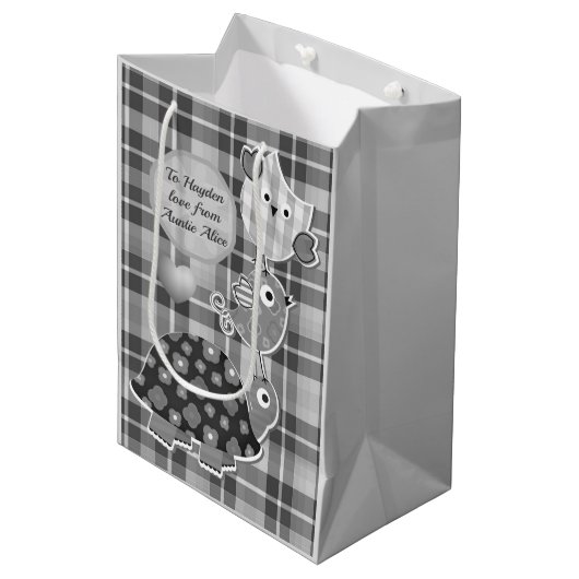 Cute Grey Plaid Turtle and Owl Personalised  Medium Cadeauzakje (Voorkant Gekanteld)