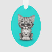 Cute Grey Tabby Kitten met oogglazen blauw Ornament (voorkant)