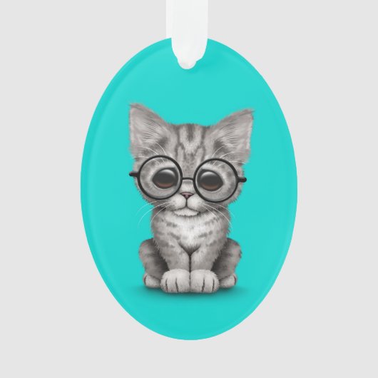 Cute Grey Tabby Kitten met oogglazen blauw Ornament (voorkant)