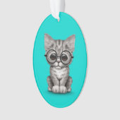 Cute Grey Tabby Kitten met oogglazen blauw Ornament (voorkant)