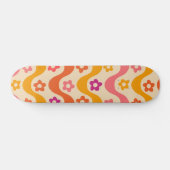 Cute Groovy bloemen patroon op retrogolven Persoonlijk Skateboard (Horizontaal)