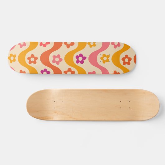 Cute Groovy bloemen patroon op retrogolven Persoonlijk Skateboard (Horizontaal)