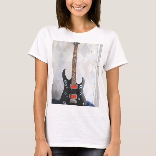 Cute Guitar T-shirt (Voorkant)