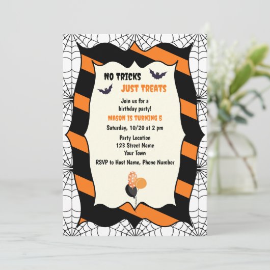 Cute Halloween Birthday Party Invitation Kaart (Staand voorkant)