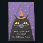Cute Halloween Black Cat Theedoek<br><div class="desc">Een leuke zwarte Halloweenkat met een pet versiert deze keukenhanddoek. Personaliseer het voor Halloween met je familienaam. Een leuk cadeau voor een vriend voor Halloween. Ontworpen voor u door Blackberry Boulevard.</div>