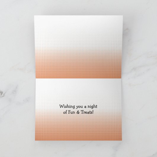 Cute Halloween Trick of Treing Bag holding Snoep Kaart (Binnen)