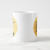 Cute Halloween Witch met volle maan en zwarte kat Grote Koffiekop (Voorkant)