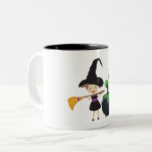 Cute Halloween Witch Tweekleurige Koffiemok (Voorkant links)