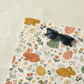 Cute Hand Drawn Spring Bunnies Beach Towel Strandlaken (In situ)