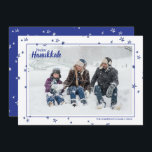 Cute Hand Drawn Stars Happy Hanukkah Familie Feestdagenkaart<br><div class="desc">Stijlvolle en leuke fotokaarten zijn perfect voor al je vrienden en familie in dit vakantiejaar. Pas de tekst "happy hanukkah" aan met je eigen groet en verander de familienaam en het jaar en verwissel het afbeelding voor een foto van je kinderen, huisdier of het hele gezin. Het ontwerp biedt een...</div>