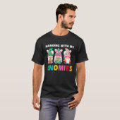 Cute Hanging With My Gnomies Bunny Gnome Hunting E T-shirt (Voorkant volledig)
