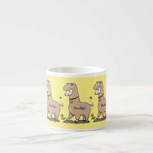 Cute happy alpaca met vlinder cartoon espresso kop (Voorkant)