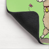 Cute happy alpaca met vlinder cartoon muismat (Hoek)