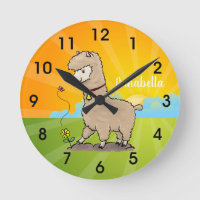 Cute happy alpaca met vlinder cartoon