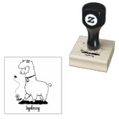 Cute happy alpaca met vlinder cartoon rubberstempel (Gestempeld)