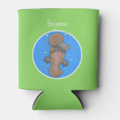 Cute happy baby platypus cartoon illustratie blikjeskoeler (Voorkant)