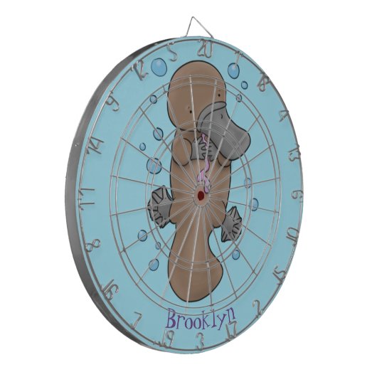Cute happy baby platypus cartoon illustratie dartbord (Voorkant Links)