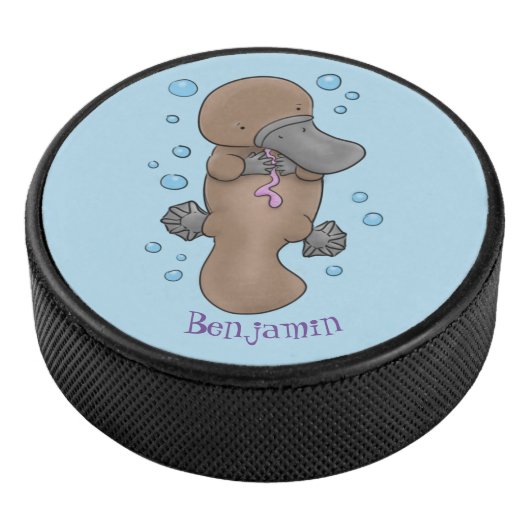 Cute happy baby platypus cartoon illustratie hockey puck (3/4)