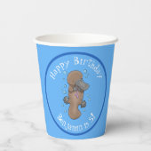 Cute happy baby platypus cartoon illustratie papieren bekers (Achterkant)