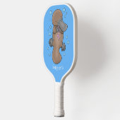 Cute happy baby platypus cartoon illustratie pickleball paddle (Links)