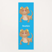 Cute happy bebaarzen dradenhagedis cartoon yogamat (Voorkant)
