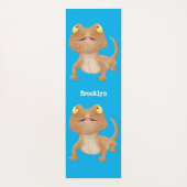 Cute happy bebaarzen dradenhagedis cartoon yogamat (Achterkant)