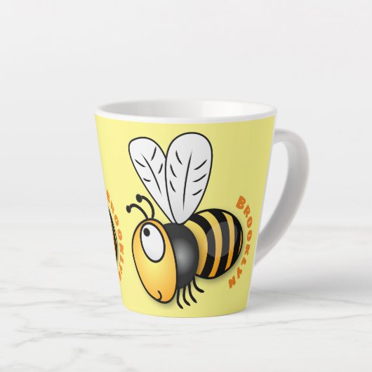 Cute happy bee cartoon illustratie latte mok (Rechterhoek)