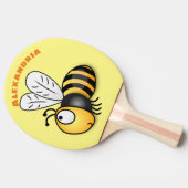 Cute happy bee cartoon illustratie tafeltennisbatje (Zijkant)
