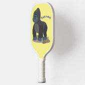 Cute happy big gorilla cartoon illustratie pickleball paddle (Links)