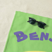 Cute happy big gorilla cartoon illustratie strandlaken (In situ)