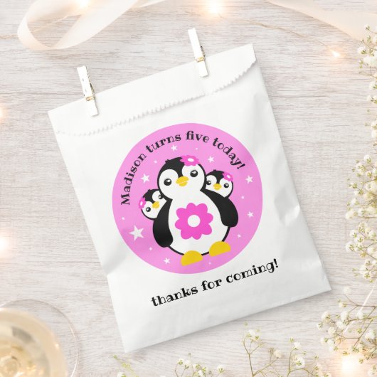 Cute Happy Birthday Girl Penguins Pink Flowers Bedankzakje (Geknipt)