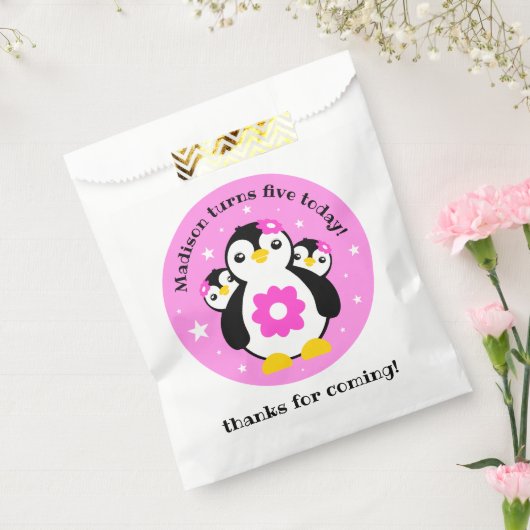 Cute Happy Birthday Girl Penguins Pink Flowers Bedankzakje (Gezegeld)