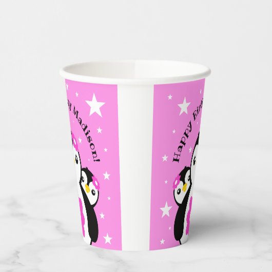 Cute Happy Birthday Girl Penguins Pink Flowers Papieren Bekers (Links)