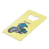 Cute happy blue motor cartoon creditkaart flessenopener (Achterkant Gekanteld)