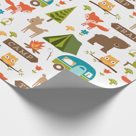 Cute Happy Campers Woodland Pattern Cadeaupapier (Hoek)
