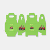 Cute happy cow driving a red tractor cartoon bedankdoosjes (Uitgevouwen)