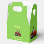 Cute happy cow driving a red tractor cartoon bedankdoosjes (Geopend)