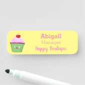 Cute happy cupcake cartoon-illustratie naamplaatje (In situ)