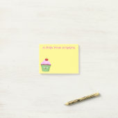 Cute happy cupcake cartoon-illustratie post-it® notes (Op bureau)
