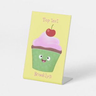 Cute happy cupcake cartoon-illustratie reclamebord met voetstuk