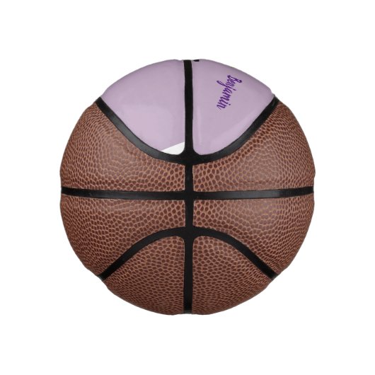 Cute happy eggplant cartoon basketbal (Rechts)