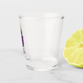 Cute happy eggplant cartoon shot glas (Rechts)