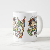 Cute Happy Elf Danser, Retro Kerstmis Cartoon Grote Koffiekop (Voorkant rechts)