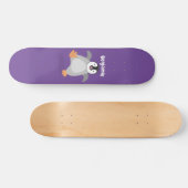 Cute happy emperor pinguin chick cartoon persoonlijk skateboard (Horizontaal)