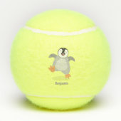 Cute happy emperor pinguin chick cartoon tennisballen (Achterkant)