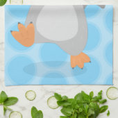 Cute happy emperor pinguin chick cartoon theedoek (Gevouwen)