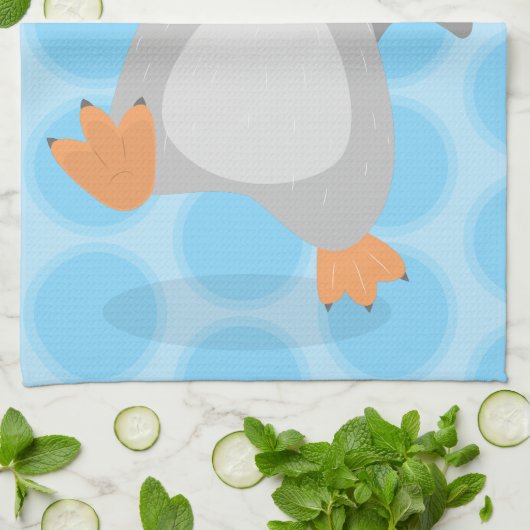 Cute happy emperor pinguin chick cartoon theedoek (Gevouwen)